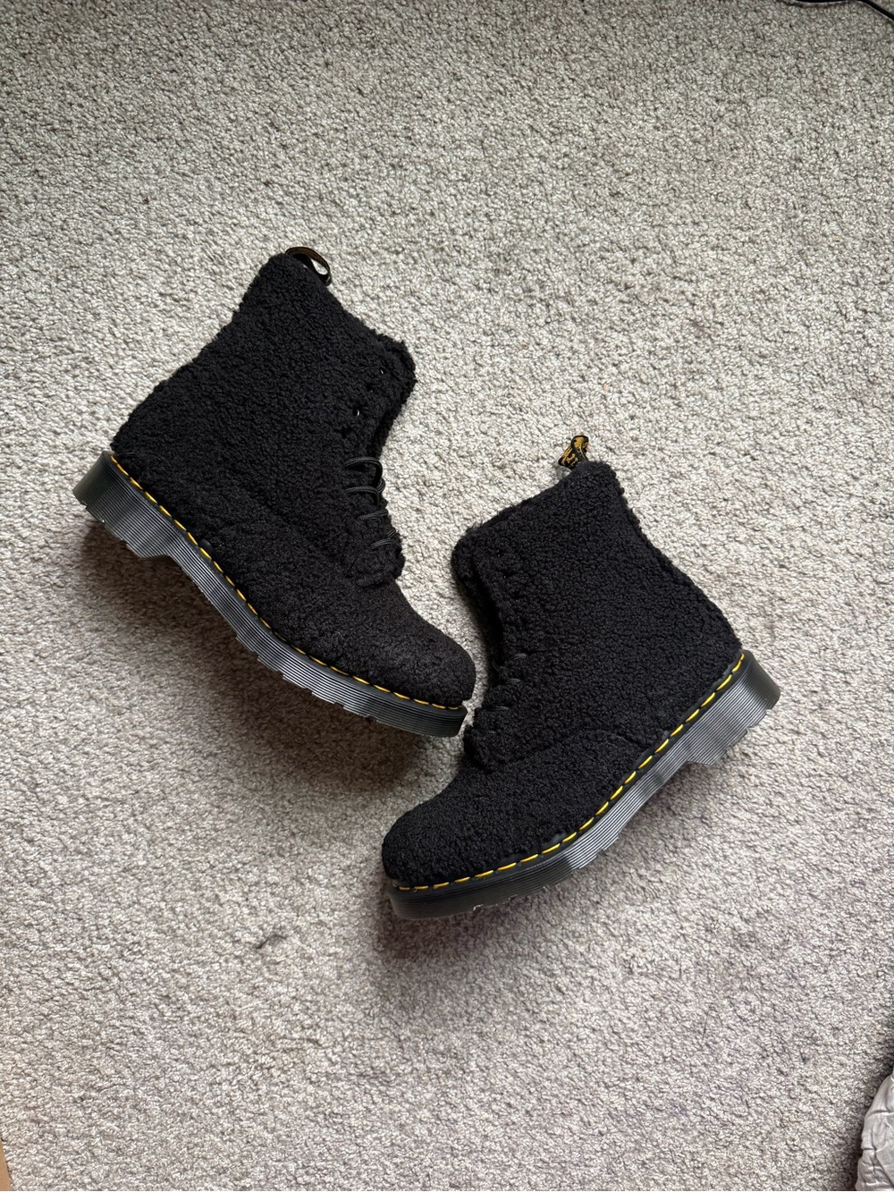 NWOT Women’s Dr. Martens Black Sherpa Lace-Up Boots